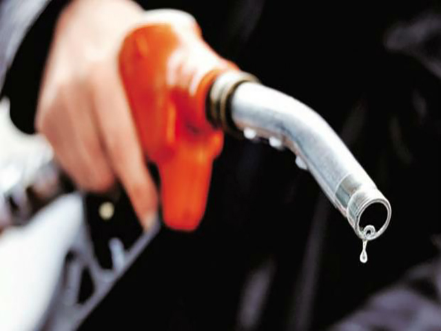 पेट्रोल-डीजल के दाम एक जुलाई से और कम होंगे : धर्मेंद्र प्रधान