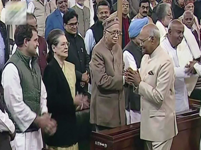 संसद के सेंट्रल हॉल में आयोजित राष्ट्रपति रामनाथ कोविंद के संयुक्त बैठक में पहली कतार में बैठे राहुल गांधी
