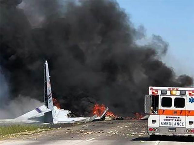 अमेरिका का सैन्य विमान क्रैश, 9 लोगों की मौत की आशंका
