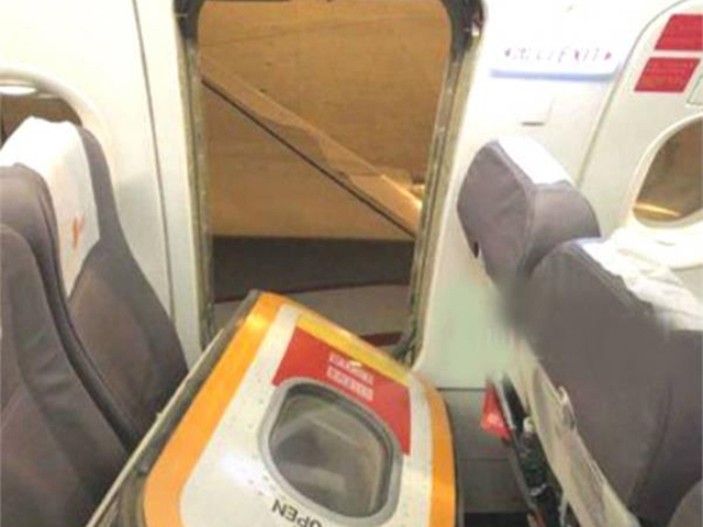 प्लेन में हुई घुटन तो यात्री ने बीच आसमान में खोल दिया इमरजेंसी गेट