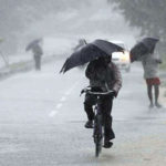 Weather Alert: दिल्ली-UP से बिहार तक भारी बारिश का अलर्ट, कई राज्यों में गरज-चमक की चेतावनी, जानें आज कैसा रहेगा मौसम