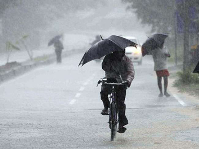 उत्तराखंड: रविवार रात से जारी बारिश ने बढ़ाई मुश्किलें, देहरादून में डीएम ने बंद कराए सभी स्कूल