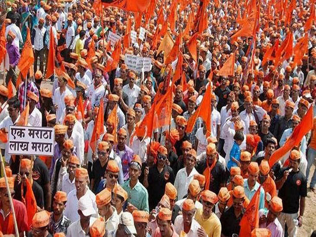महाराष्ट्र में फैली मराठा आंदोलन का आग, गुस्साई भीड़ ने सांसद को खदेड़ा