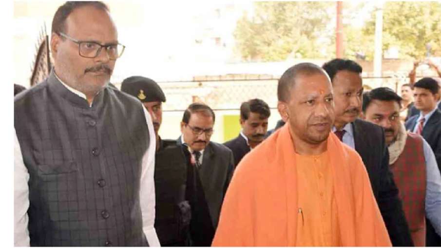 brajesh-pathak-cm-yogi-1657681613
