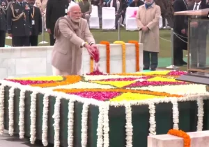 PM-Modi-pay-tributes-to-Mahatma-Gandhi-1