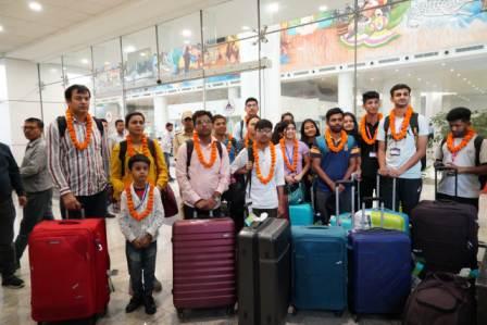 छात्रा की ईमेल और सीएम का एक्शन, मणिपुर से छात्र-छात्राएं सकुशल लौटे देहरादून