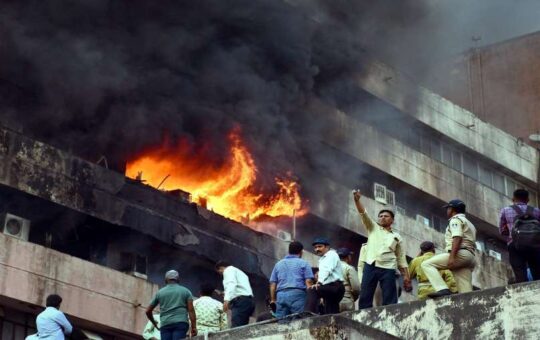 मध्य प्रदेश सरकार के सतपुड़ा भवन में सरकारी फाइलें जलीं या जलाई गईं? 17 घंटे में शांत हुई आग; जानें कितना बड़ा नुकसान