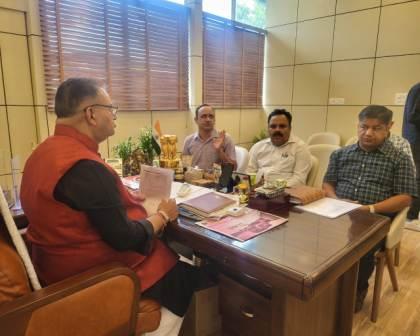 मंत्री गणेश जोशी ने मसूरी पेयजल पंपिंग योजना से सम्बन्धित विभाग के अधिकारियों के साथ की समीक्षा