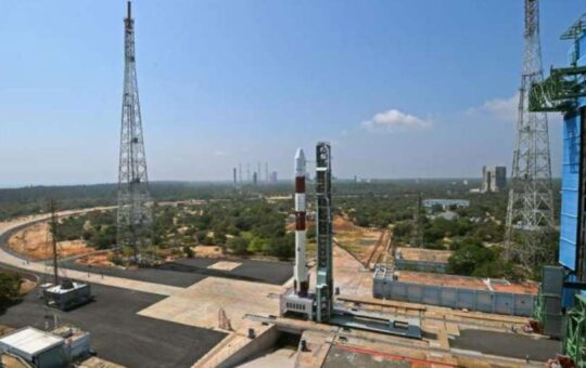 इसरो का नया मिशन! इस दिन छह उपग्रहों के साथ PSLV-C56 को भेजा जाएगा स्पेस