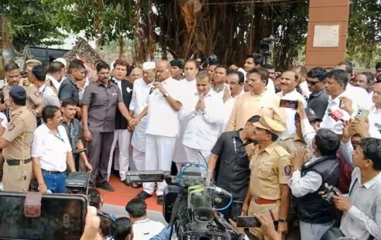 सतारा में शरद पवार का शक्ति प्रदर्शन, बोले- ‘महाराष्ट्र में जातिवाद की राजनीति नहीं चलेगी’