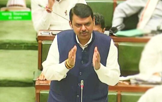 “इसलिए भारत के मुसलमान औरंगजेब के वंशज नहीं हो सकते” महाराष्ट्र के डिप्टी सीएम फडणवीस ने विधानपरिषद में क्या कहा