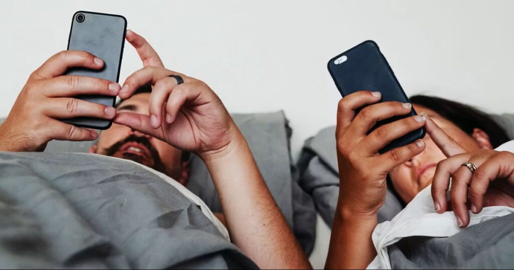 Is-Your-Smartphone-Destroying-Your-Relationship
