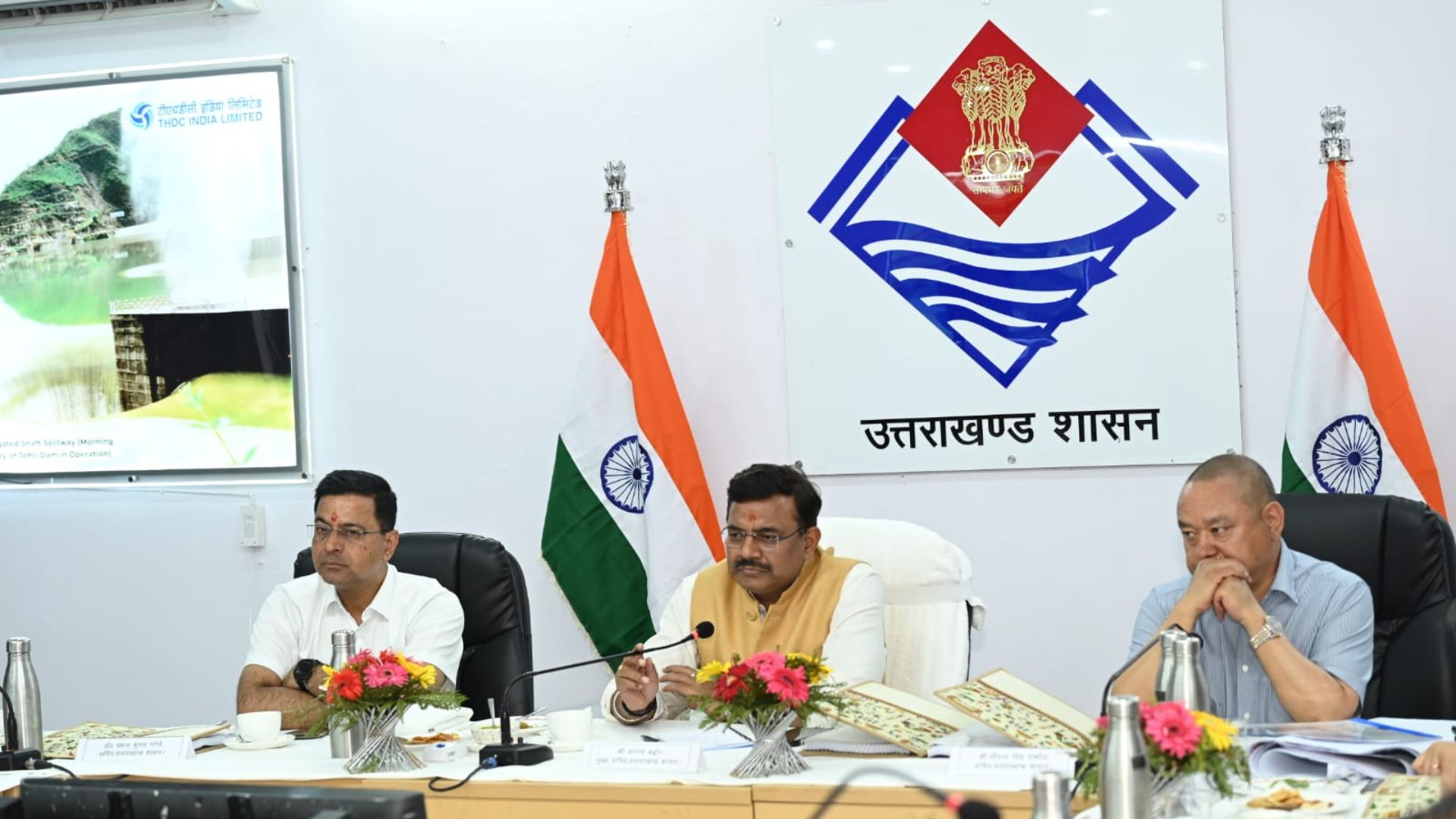 टिहरी गढ़वाल मुख्य सचिव की अध्यक्षता में जनपदीय विकास कार्यों की समीक्षा बैठक