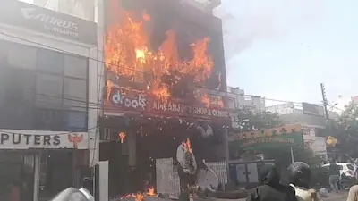 n1a4gbdc_lucknow-fire_625x300_22_June_26