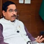 ‘पूरी विनम्रता और जिम्मेदारी के साथ निभाऊंगा दायित्व’, शिक्षा मंत्री बनने के बाद प्रह्लाद जोशी का पहला बयान