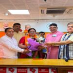 उत्तराखंड की राजनीति में बड़ा उलटफेर, श्रीनगर की निर्दलीय मेयर समेत 10 पार्षद BJP में शामिल; कांग्रेस को झटका