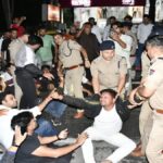 DAV छात्रसंघ चुनाव से पहले SSP कैंप कार्यालय पर हंगामा, बंटू के खिलाफ NBW से नाराज NSUI-कांग्रेस कार्यकर्ता